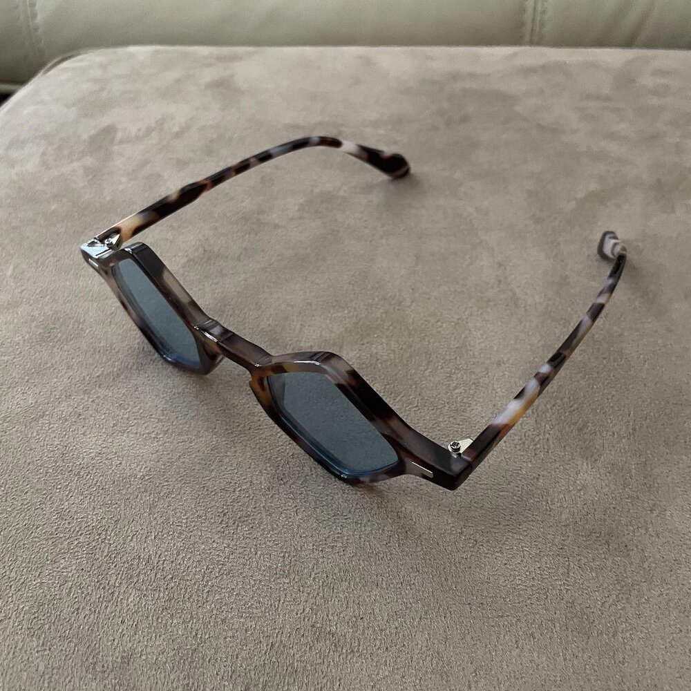 Diamond Shaped Lens Glasses with Tortoise Frame